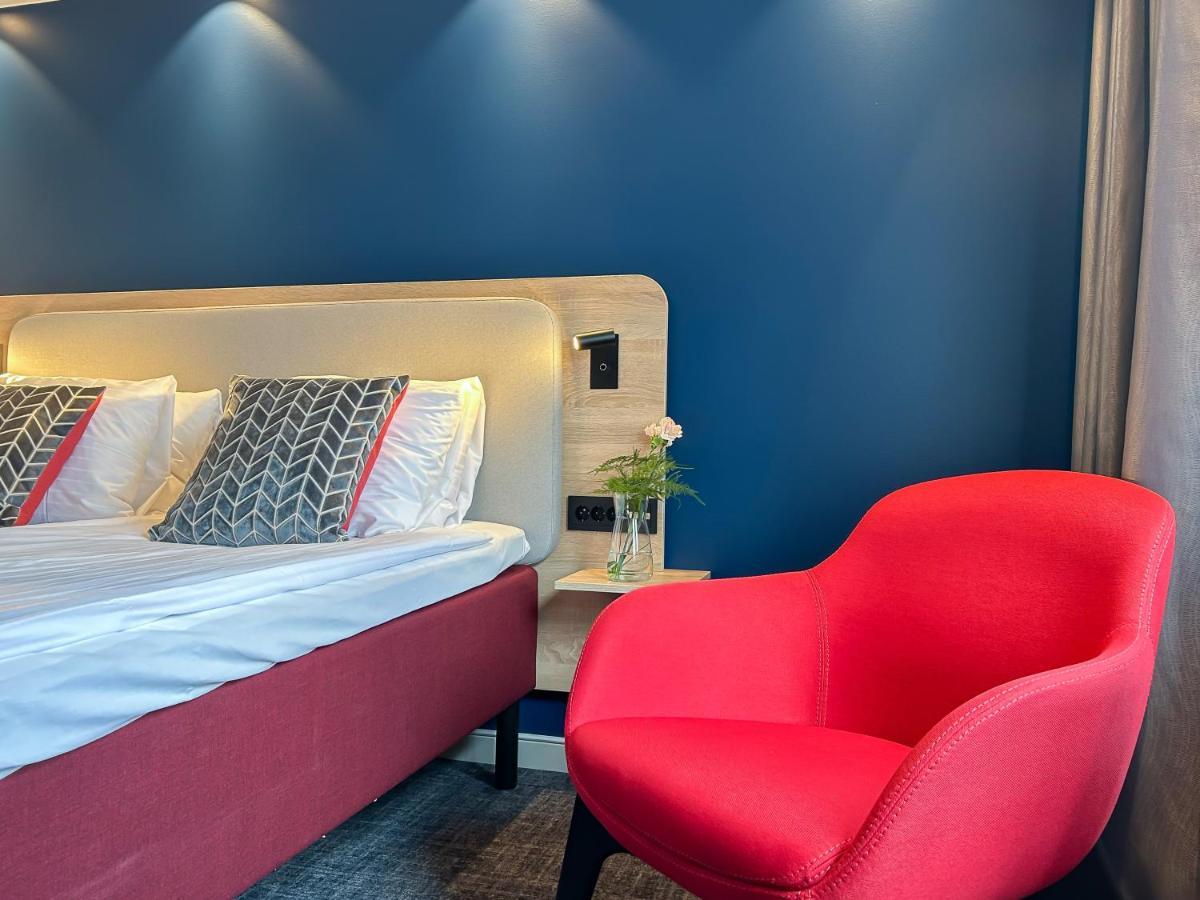 Good Morning + Hotel 3*